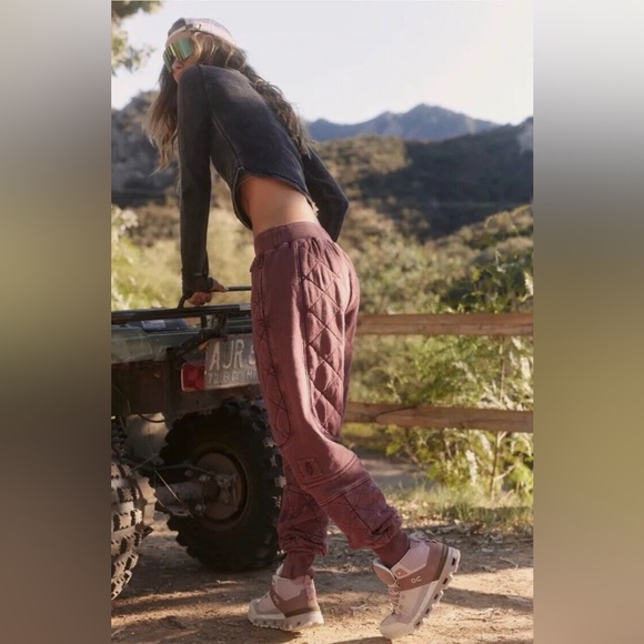 NWT Fp Movement Countdown Quilted Pants in Oxblood - Picture 2 of 4